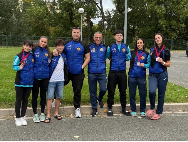 El Choi’s Vilafranca participó en el Open XVII Ciudad de Pamplona 2025, consiguiendo:
Senior:
Erika- 🥈
Zoe- 🥈
Precadete:
Sharifa-🥉
Participación:
Robert
Noa
Gerard
¡¡Enhorabuena, chicos!! 💪🏻💪🏻