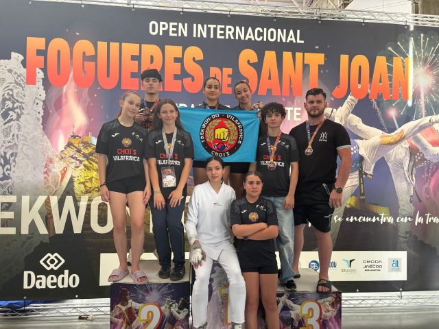 Sabado 13 de junio se celebro el primer Open internacional Hogueras de San Juan ciudad de Alicante donde el Choi’s vilafranca participo con 10 competidores :
Laia Del Brurgo🥇
Aitor Nin🥈
Robert Cordoba Quer🥉
Raúl Lora🥉
Ivet López🥉
Gerard Antunez🥉
Dalya Pavon🥉
Leire López- participación
Carla Del Burgo- participación
Maria Barrado- participación
Muchas Felicidades equipo